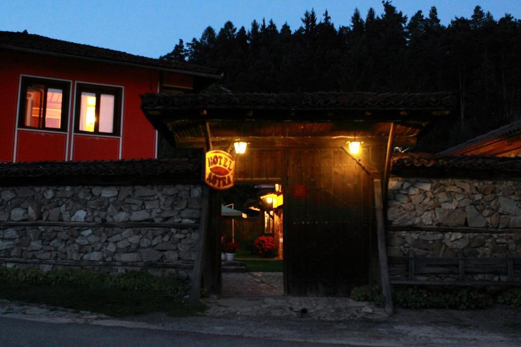 Guest House Astra Koprivshtitsa Buitenkant foto
